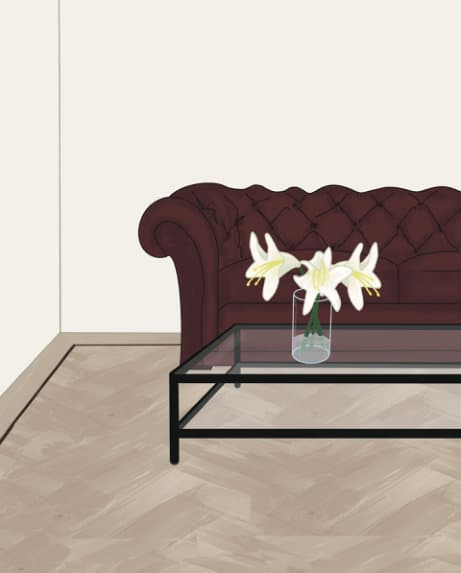 Illustratie uit het kinderboek: een woonkamer met een donkerrode chesterfield-bank en lelies op de salontafel.